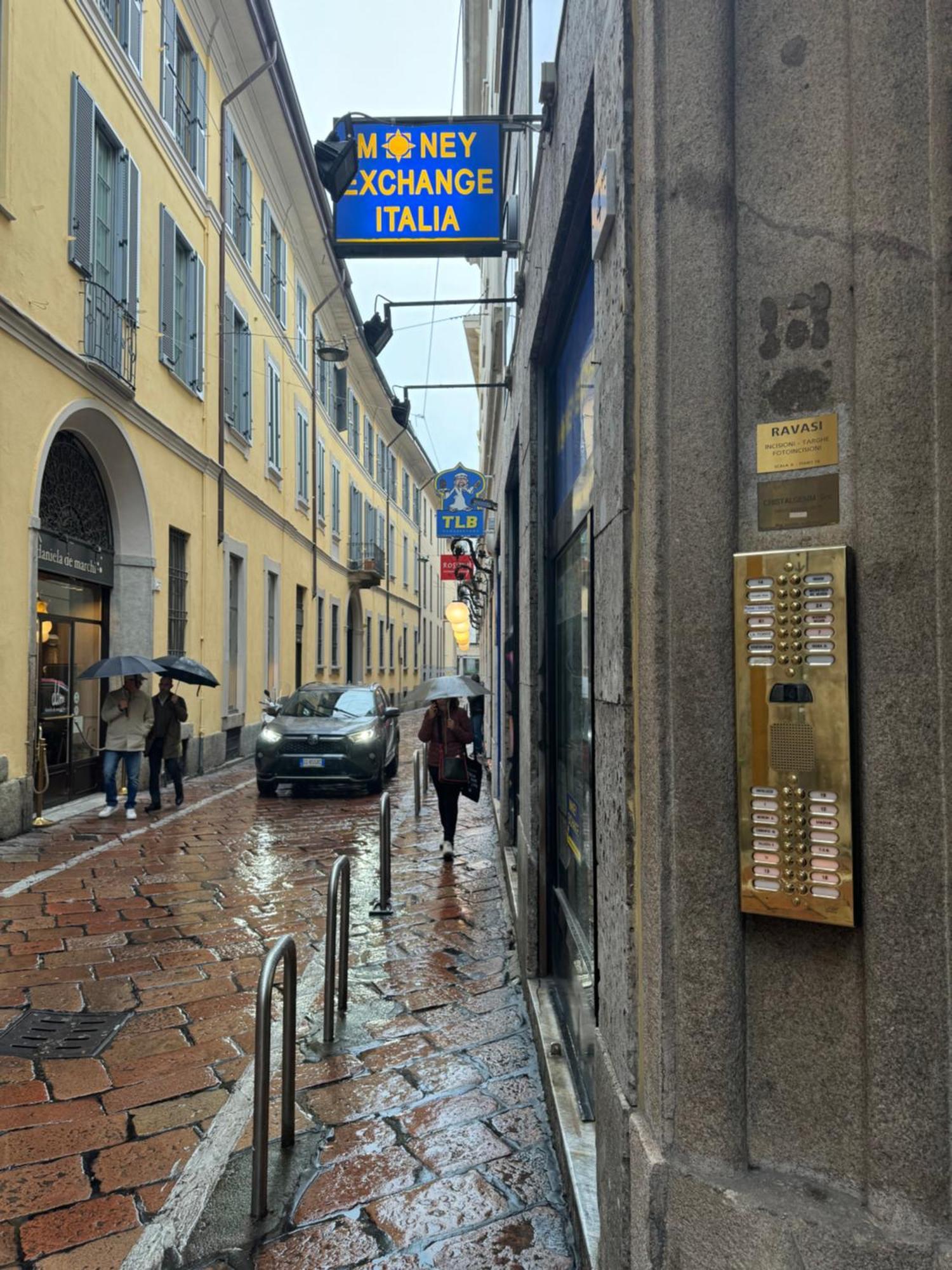 Free 30 Minutes Preemptive Cognitive Disconnect Therapy Price Location Real Duomo Palace Mini Suite Milánó Kültér fotó